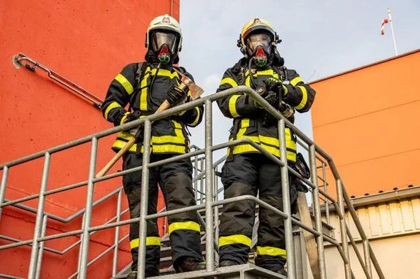 Nomex® Fiber: Certified Fire-Resistant Protective Clothing for Firefighters